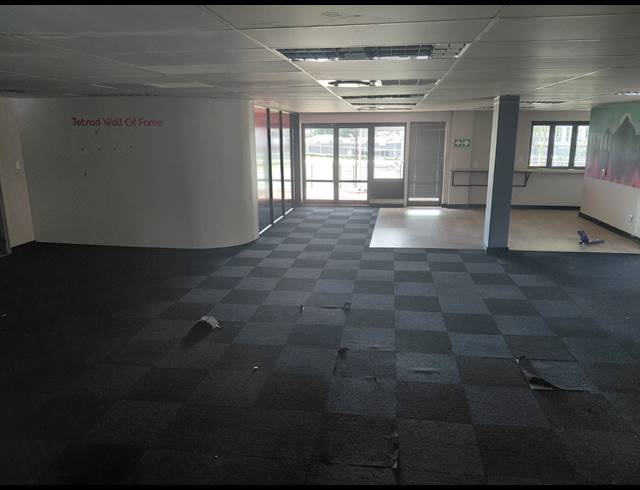 330M² OFFICE TO LET IN MAGALIESSIG